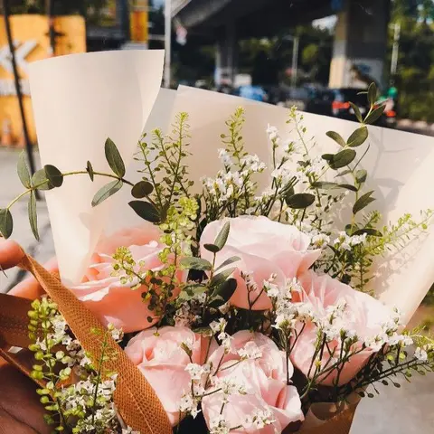 Buket bunga bernuansa pastel untuk pernikahan